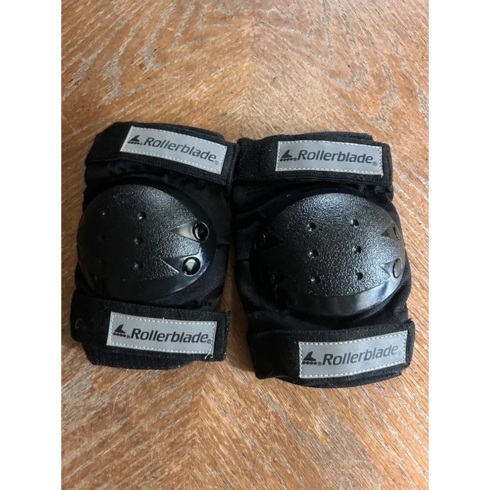 Jr. size M knee pads